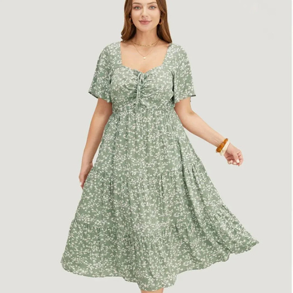 BloomChic Size 2XL Ditsy Floral Drawstring Ruched Pocket Ruffle Tiered Dress - Picture 2 of 3